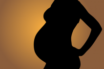 V souvislosti s těhotenstvím nebo následným porodem, můžete být v dočasné pracovní neschopnosti. Může se jednat o neschopenku z důvodu rizikového těhotenství. Nebo to může být neschopenka v souvislosti s porodem, pokud nemáte nárok na PPM (peněžitou pomoc v mateřství).